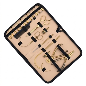 Kit d'outils professionnels pour salon de coiffure : Pince à perles, Outil de coupe de mèches, Aiguilles à coudre en forme de C, Peigne à queue de rat, Ciseaux de barbier - Product Image 1