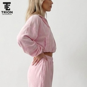 Conjuntos Deportivos de Mujer al Por Mayor, Corte Regular, de Secado Rápido y Teñidos en Color Liso Personalizados - Product Image 2