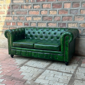 Sofá Chesterfield de Cuero Verde Esmeralda de Lujo con Botones Decorativos y Brazos Enrollados, Estilo Vintage para Sala de Estar - Product Image 4