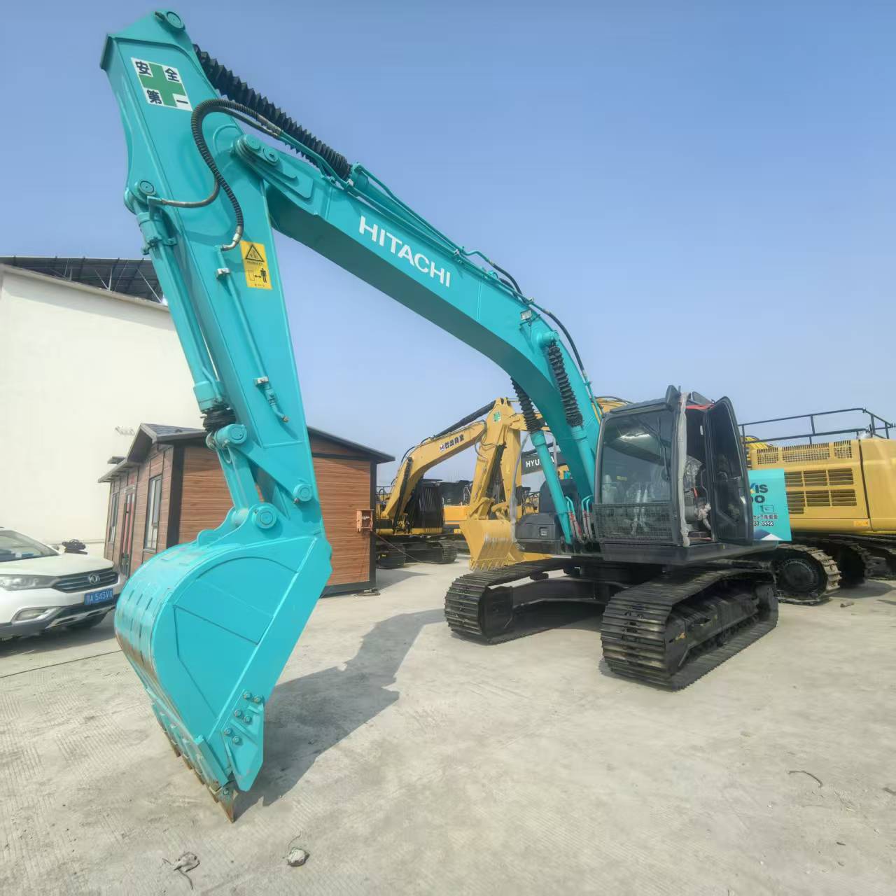 Order Online Hitachi ZX200 1 Excavator Strong Hydraulic System