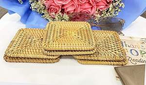 Posavasos de ratán elegantes hechos con fibras naturales ecológicas, perfectos para bodas rústicas, fiestas en casa y decoración de mesas de comedor. - Product Image 4