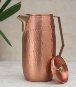 Juego de jarras de cobre para hidratación de lujo inspirado en la artesanía, juego de metal con vasos, duradero, reutilizable, para cocina, comedor y bebidas. - Product Image 4