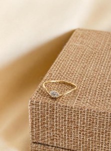 Bague de fiançailles élégante en or 14 carats avec diamant poire cultivé en laboratoire, ondulé, certifié IGI, bijoux fins, style minimaliste vintage blanc E - Product Image 6