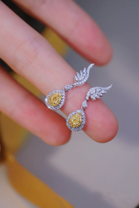 Boucles d'oreilles pendantes en or blanc avec diamants jaunes en forme de poire, design feuille, halo, bijoux de luxe pour mariée, cadeau pour femme - Product Image 3