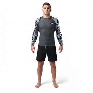 Haut de compression tactique camouflage à manches longues pour hommes, idéal pour le MMA, le BJJ, le grappling et le fitness - Couche de base couleur anthracite - Product Image 1