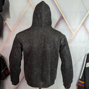 เสื้อฮู้ดดี้แบบย้อมสีเอซิดประดับเพชร 450GSM ผ้าฝ้ายฟลีซ 100% ประดับเพชรทั่วตัว ด้านหน้าปักลายตัวอักษรแบบดิสเทรส - Product Image 3