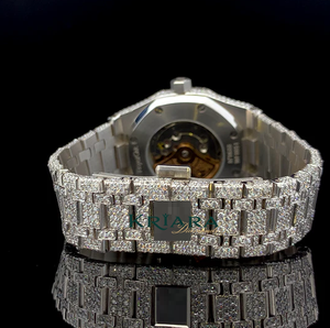 Montre en acier inoxydable argenté avec diamants Mossinate, design unique, durable et élégante, parfaite pour tous les événements formels ou décontractés - Product Image 4