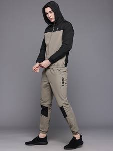 Verified Supplier Pakistan Nylon Jogging Suits <b>Windbreaker</b> Tracksuits Set <b>Black</b> with Custom logo Embroidery Patch Sweatsuits - Product Image 3