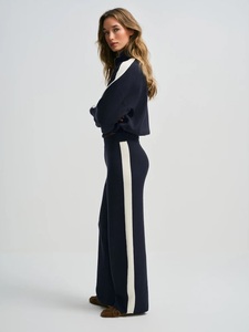 Ensemble de survêtement décontracté pour femme en tricot bleu marine uni, 2 pièces, avec haut zippé à col montant et pantalon à rayures latérales - Product Image 5