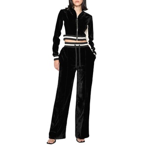 Conjunto Deportivo de 2 Piezas Personalizado Unisex de Terciopelo Transpirable para Invierno, Sudadera con Capucha y Cordón Ajustable, Pantalones Deportivos Cortos, Estampado Sólido - Product Image 1