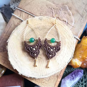 Conjunto de Joyería de Macramé con Piedras Preciosas Verdes Naturales, Collar, Aretes y Pulsera Boho Hechos a Mano, Cristales Curativos - Product Image 1