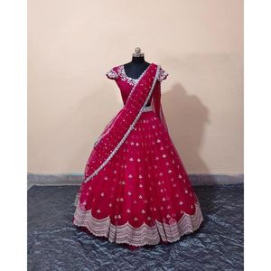 LEHENGA CHOLI DE DISEÑO CON BORDADO DE GEORGETTE Y LENTEJUELAS CON DUPATTRA ROSA - Product Image 1
