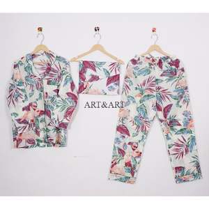 ชุดนอนอินเดียผ้าฝ้ายพิมพ์ลายบล็อก 100% ชุดเพื่อนเจ้าสาวผ้าฝ้ายพิมพ์ลายดอกไม้และเสื้อเชิ้ต ชุดนอนผ้าฝ้ายแท้ 100% ทำมือในอินเดีย - Product Image 1