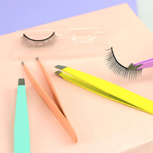 Ensemble de pinces à épiler pour extensions de sourcils de qualité supérieure, pinces à épiler à pointe inclinée multicolores, kit de manucure avec étui en cuir blanc - Product Image 3