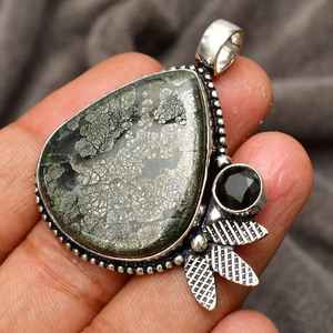 Pendentif artisanal en marcassite et onyx noir, bijoux en argent sterling 925, cadeau élégant pour femmes et filles - Product Image 2