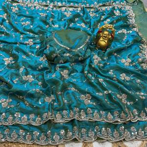 VASTRA COTTAGE Elegante Saree de Fiesta de Seda Pura con Cuentas Doradas y Lentejuelas Bordadas a Mano, Saree de Boda de Diseñador con Brillo de Terciopelo - Product Image 1