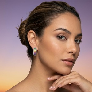 Pendientes de Aro Minimalistas de Arcoíris para Mujer, Aretes Coloridos para Uso Diario, Joyería de Ramdut Impex - Product Image 1