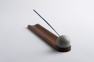 Porta Incienso Clásico Hecho a Mano con Madera de Acacia Ecológica - Product Image 2