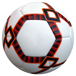 Ballon de football CORE FIELD blanc, orange, noir, design classique à panneaux, durable, léger, écologique, intérieur/extérieur, 0,4-0,45 kg - Product Image 4
