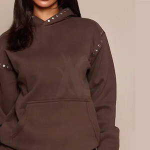 Sudadera con Capucha Unisex Personalizada con Tachuelas, Sudadera Cómoda de Forro Polar con Diseño Decorativo de Tachuelas, Ropa Urbana Moderna - Product Image 4
