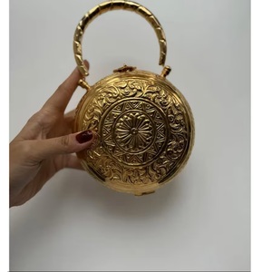 Sac à main rond en métal doré d'inspiration vintage God Grace Craft, pochette gaufrée pour collection de mariée, fait main et personnalisable - Product Image 3