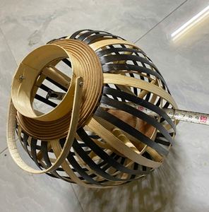 Lanterne porte-bougie en bambou tressé avec cadre métallique, vente en gros, très demandée, pour la décoration de la maison et du jardin - Product Image 2