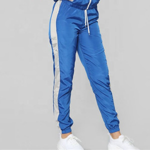 Conjunto Deportivo de 2 Piezas para Mujer, Chaqueta Cortavientos de Nailon Ligero con Capucha y Estampado, Personalizable con Logotipo, Impermeable, OEM, 2025 - Product Image 2