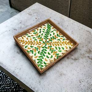 Bandeja de servir de ratán natural hecha a mano con forma y color personalizados, con incrustaciones de patrones únicos, bandeja decorativa cuadrada tejida para decoración del hogar. - Product Image 4