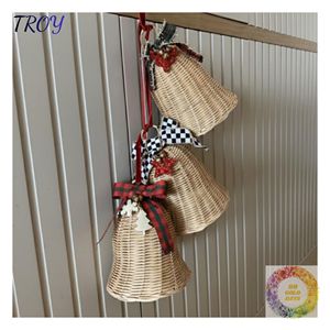 Ornement cloche tressé de couleur naturelle en rotin pour décorations de Noël, présentoirs de fêtes et accents saisonniers pour la maison - Product Image 1