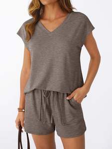 Fabricantes y exportadores ODM de ropa con cuello en V, conjunto de verano personalizado de dos piezas para mujer, camisa lisa de poliéster. - Product Image 4