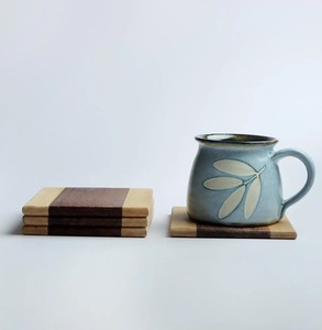 Colección de Posavasos de Madera Rústica y Elegante para el Hogar con Materiales Ecológicos y Construcción Resistente - Product Image 3