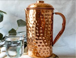 Ensemble de carafes en cuivre avec design portable, facile à transporter, ensemble de service d'eau en métal avec verres, durable, réutilisable, vaisselle de cuisine et de salle à manger. - Product Image 4