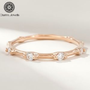 Bague Éternité en Moissanite Plaqué Or Rose Charm_Jewells, Coupe Coussin, Sertissage à Griffes, pour Femme, Romantique, Certifiée IGI - Product Image 4