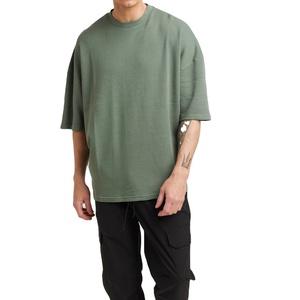 เสื้อเชิ้ตผู้ชายสีเขียวมะกอก ผ้าถักลายวาฟเฟิล แขนสั้น ทรงโอเวอร์ไซส์ ระบายอากาศได้ดี ผ้าฝ้าย สวมใส่สบาย สไตล์ฤดูร้อน - Product Image 1