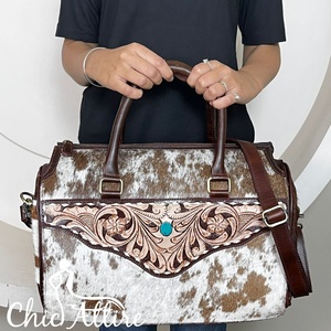 Sacs de voyage en cuir de vachette de qualité supérieure, personnalisés, style western, grande capacité de 15 pouces, motif floral, pierre turquoise, sac de week-end - Product Image 1