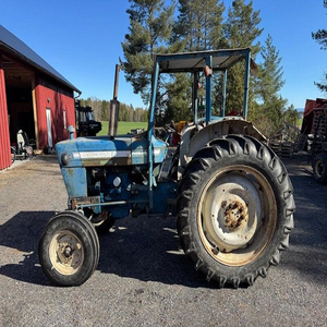 Tracteur agricole Ford 4000 de 1971 - Product Image 1