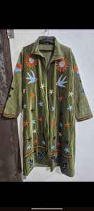 Veste Suzani en soie brillante faite à la main, manteau brodé vintage bohème, vêtements d'extérieur d'hiver matelassés à motifs floraux ethniques pour femmes, robe bohème - Product Image 2