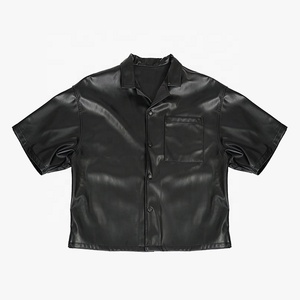 Chemise de travail noire en satin à manches courtes pour homme, col rabattu, couleur unie, logo thermocollé sur le devant, tenue décontractée d'été - Product Image 5