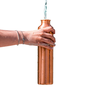 Bouteille d'eau cylindrique en cuivre pur, finition brossée unie, étanche, gourde ayurvédique, vente en gros - Product Image 3
