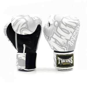 Guantes de Boxeo Blancos Personalizados de Última Generación y Alta Calidad, de Cuero Auténtico con Cordones, para Entrenamiento y Sparring de MMA y Muay Thai - Product Image 5