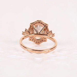 Bague Art Déco 3 carats, diamant de laboratoire CVD ovale, design vintage halo, or rose 14 carats, cadeau d'anniversaire et de naissance pour elle - Product Image 5