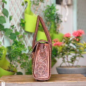 Sac fourre-tout bohème en cuir véritable, couleur unie, avec lettres/chaînes décoratives, antivol, portable, toutes saisons, fermeture à fermoir, pour la plage et le quotidien - Product Image 2