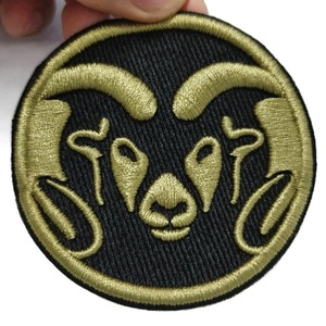 WEARS WORLD Patch et étiquette personnalisés à coudre, badge brodé artisanal en PVC plastique pour jeans, fait main - Product Image 2