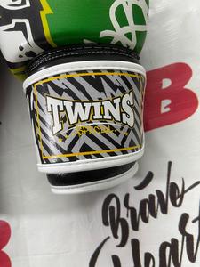 นวมชกมวยพรีเมียม Twins สำหรับฝึกซ้อม ต่อยมวย และฟิตเนส มีสีให้เลือกตามสั่ง พร้อมดีไซน์สายรัดข้อมือที่ปลอดภัย - Product Image 3