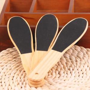 Râpe à pieds double face avec manche en bois - Outil professionnel pour éliminer les callosités et exfolier les pieds - Outil de pédicure pour des pieds lisses - Product Image 4