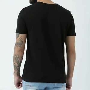 Camiseta Negra de Manga Corta para Hombre con Estampado Gráfico de León Blanco, Cuello Redondo, Estilo Casual, Corte Regular, 100% Algodón Jersey - Product Image 2