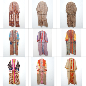 ชุดคลุมกิโมโนฤดูร้อนสุดหรู, ชุดนอนคลุมยาว, กิโมโนผ้าไหมซารีอินเดียทำมือวินเทจรีไซเคิล - Product Image 1