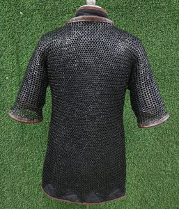 Camisa de malla metálica hecha a mano con ribete de cuero, acero dulce, anillos planos remachados, manga completa, armadura de caballero, recreación histórica - Product Image 4