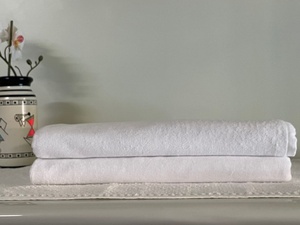 Toalla de baño súper suave - 100% algodón 575 GSM con forma rectangular - Tela de algodón de alta calidad, agradable al tacto. - Product Image 5