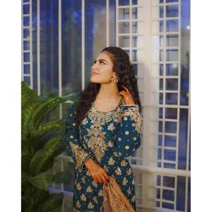 Conjunto de Ropa de Diseño Indio y Pakistaní para Fiestas, Top, Pantalón y Dupatta - Product Image 3